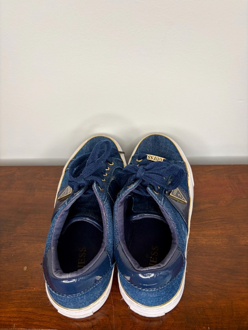 Guess Women’s Dark Blue Lace-Up Sneakers, Size 7.5 - Picture 3 of 7